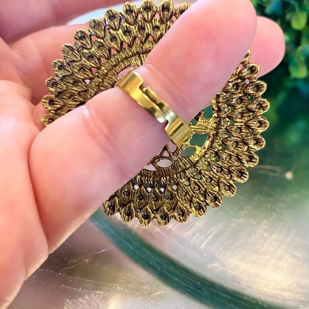 Oversized Medallion Rhinestone Ring ~ Brand New